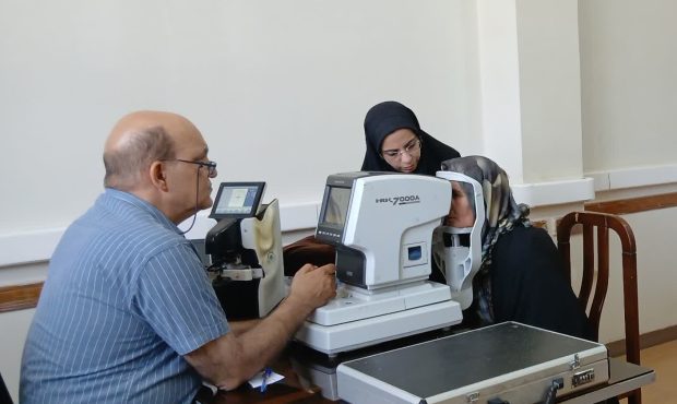 انجام غربالگری بینایی برای بیش از ۳ هزار مددجوی کمیته امداد استان اصفهان در اردوی جهادی چشم‌پزشکی