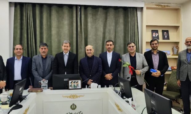 دیدار هیئت رئیسه جدید اتاق اصناف مرکز استان با مقام عالی دولت در اصفهان