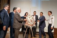 رونمایی از برچسب سرویس مدارس خمینی‌شهر با تمثال شهید دانش‌آموز ماکان نصیری