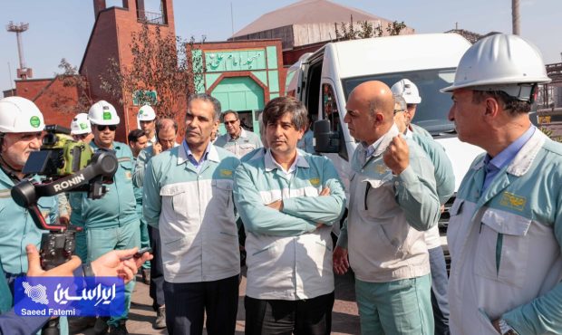 بازدید مدیرعامل گروه فولاد مبارکه از روند بازسازیها در ناحیه آهنسازی بازدید مدیرعامل گروه فولاد مبارکه از روند بازسازیها در ناحیه آهنسازی