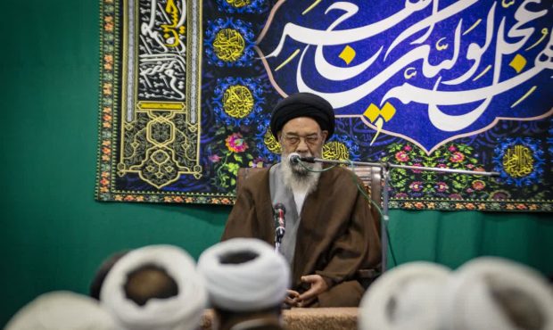 اقامه نماز در جامعه، در گرو صیانت از ارزش‌های دینی است