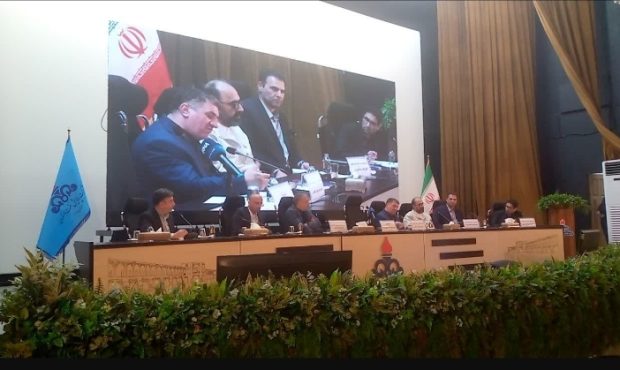 خط و نشان استاندار اصفهان برای دستگاه‌های متولی؛ تعیین ضرب‌الاجل ۱۵ روزه استعلام‌ها و خلع‌ید از زمین‌های راکد خورشیدی در نصف‌جهان