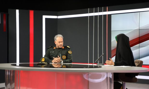 پلیس مجاهد در تمام صحنه‌ها کنار مردم ایستاده است؛ از میدان مقابله با دشمن تا مبارزه با سارقان و قاچاقچیان